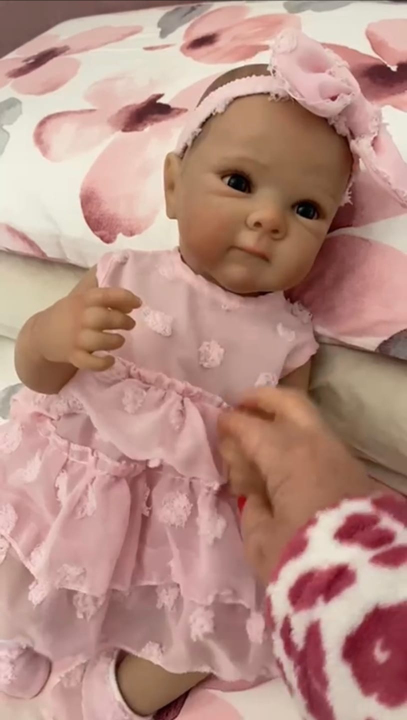 Customer photo review of Bambola reborn full silicone vinile altamente realistica - BETTIE