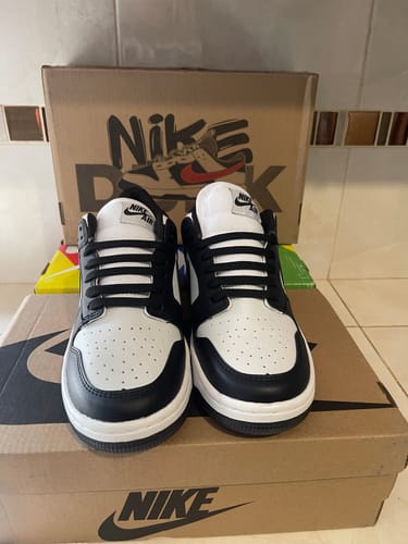Customer photo review of Tenis Dunk Blanco Negro Negro