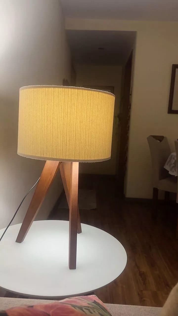 Customer photo review of Abajur de Mesa Luxo em Madeira com Cúpula de Tecido