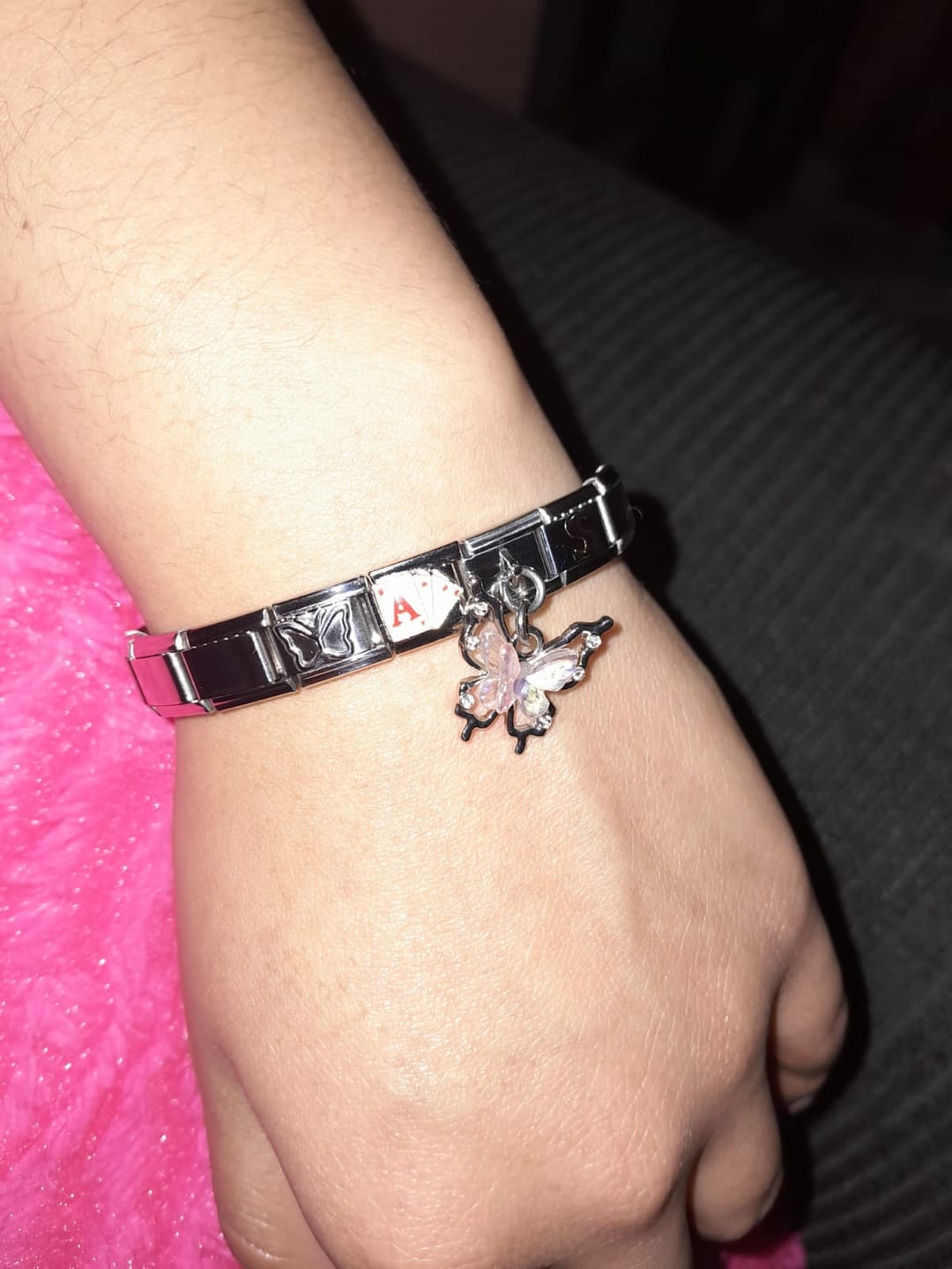 Customer photo review of Charm Colgante Mariposa