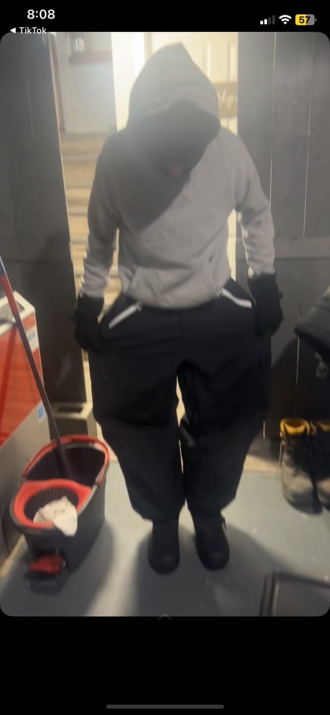 Customer photo review of Men's Black Baggy Wear-resistant Waterproof Snow Pants