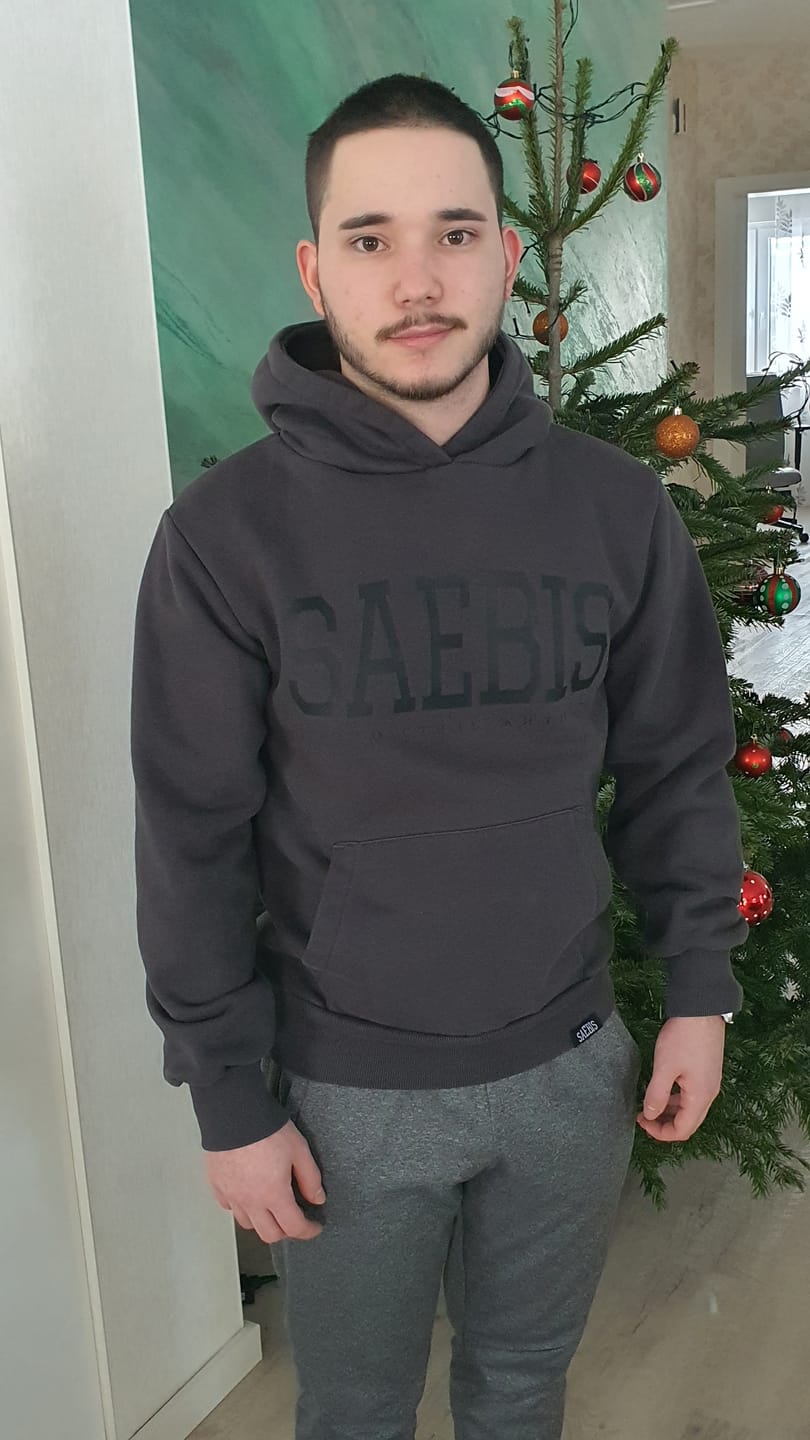 Customer photo review of Lifestyle Herren Extra-Oversized Hoodie anthrazit by SAEBIS®