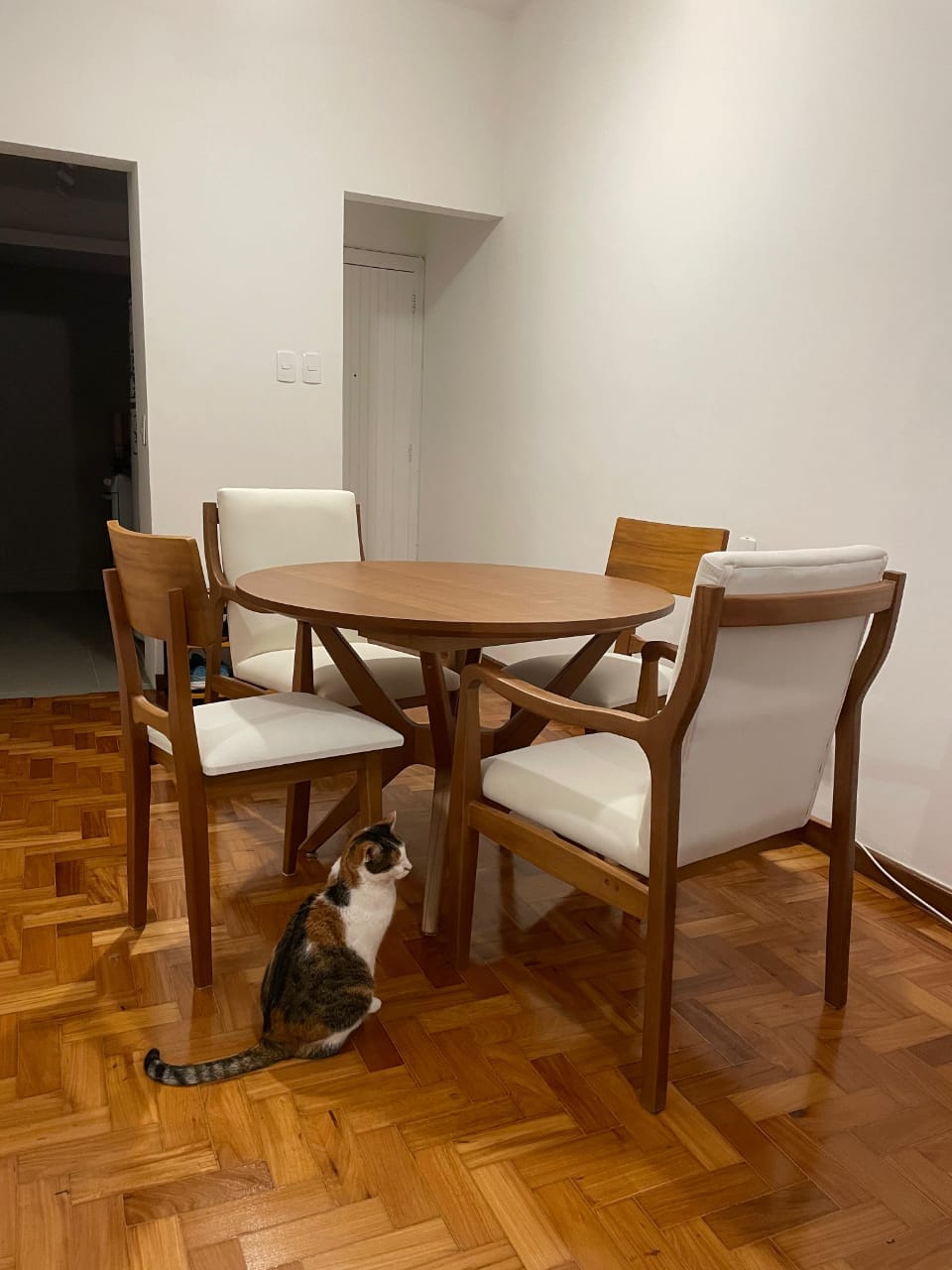 Customer photo review of Mesa De Jantar Redonda De Madeira Maciça Demolição Praia Do Forte