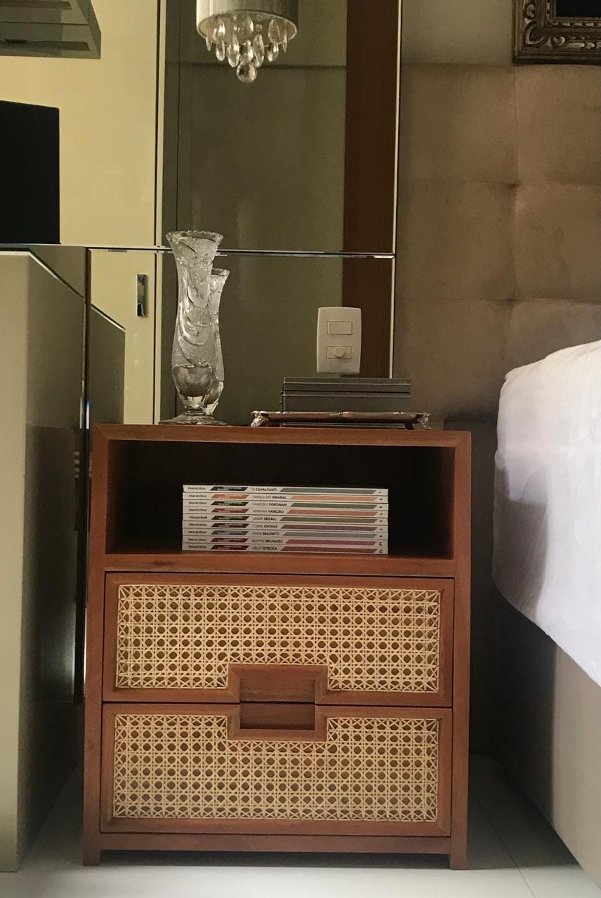 Customer photo review of Mesa De Cabeceira De Madeira Maciça Demolição Modelo Praia Com Detalhe Nas Gavetas Em Palhinha