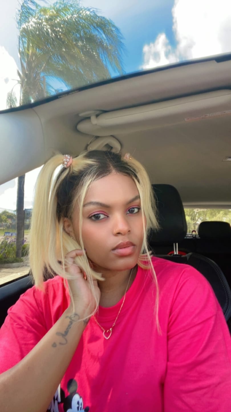 Customer photo review of Brazilian Lace Frontal Wig straight Col 613 10 Inch