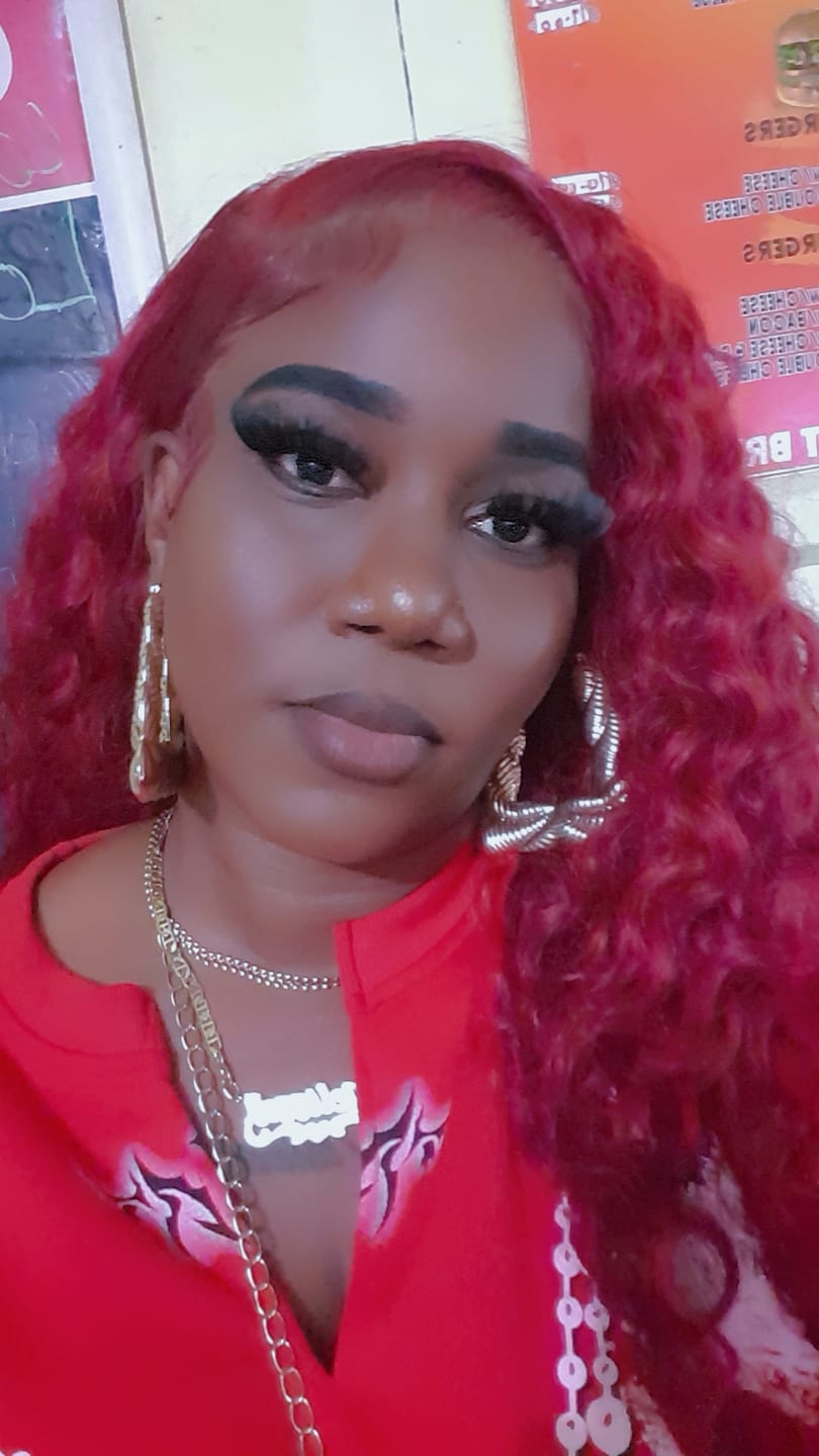 Customer photo review of Outre Perfect Hairline True Frontal Glueless Fully Hand-Tied 13x6 Pre-Shaped HD Lace Front Wig - PEAK 703