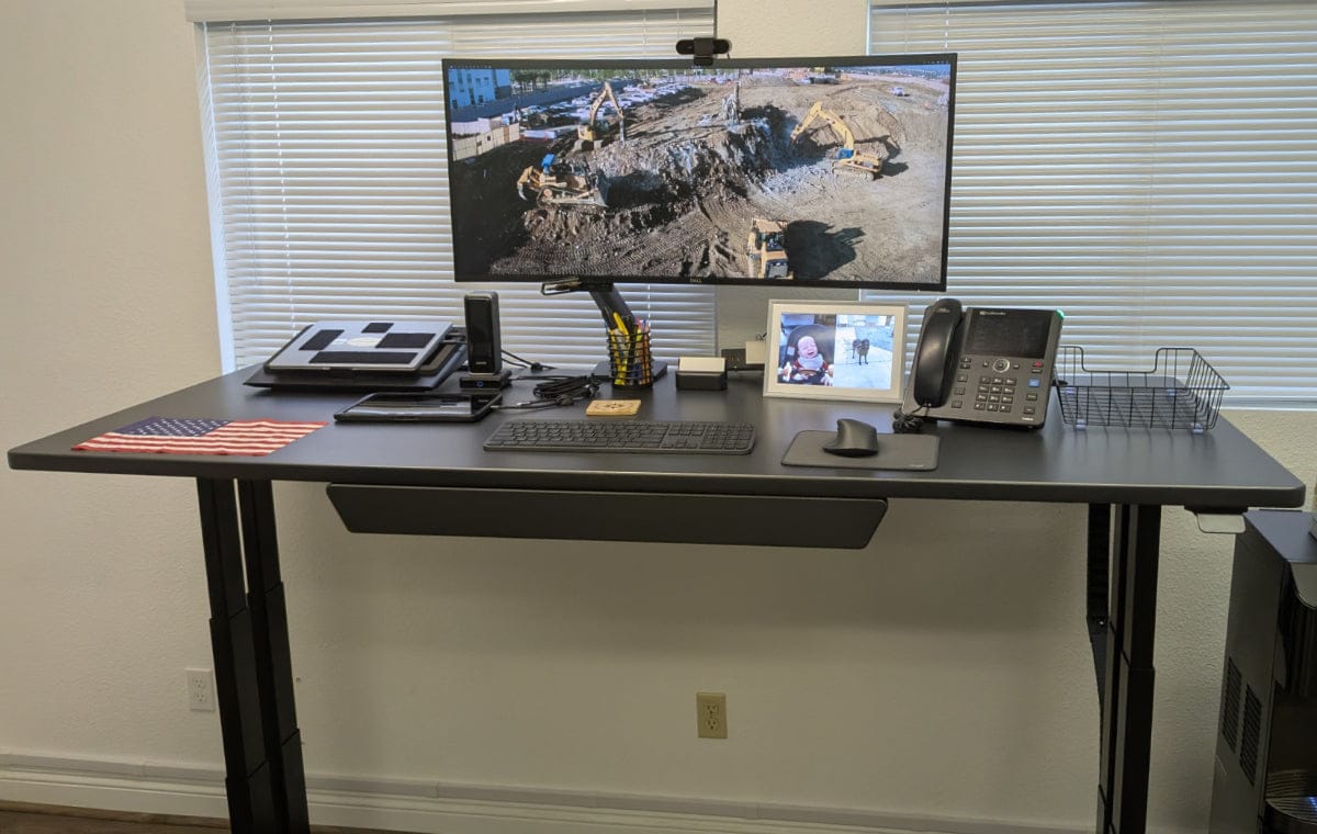 Customer photo review of P1 ELITE PLUS Standing Desk with 3D Laminate Desktop