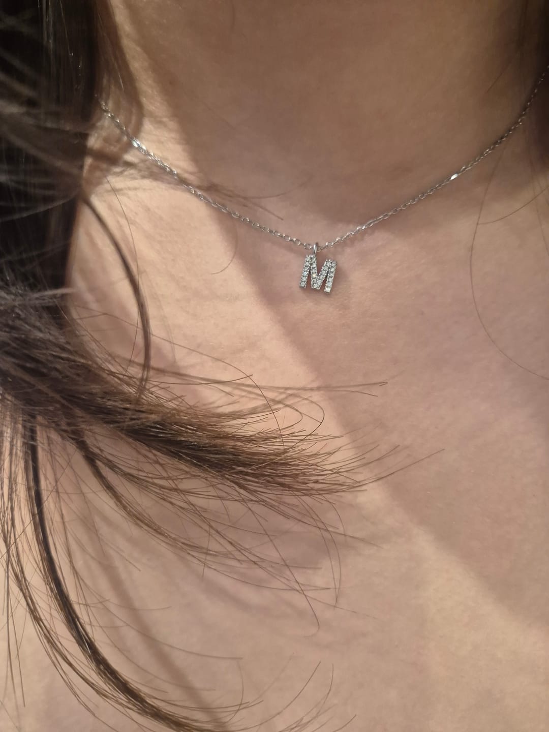Customer photo review of Collar Plateado Inicial Zirconias