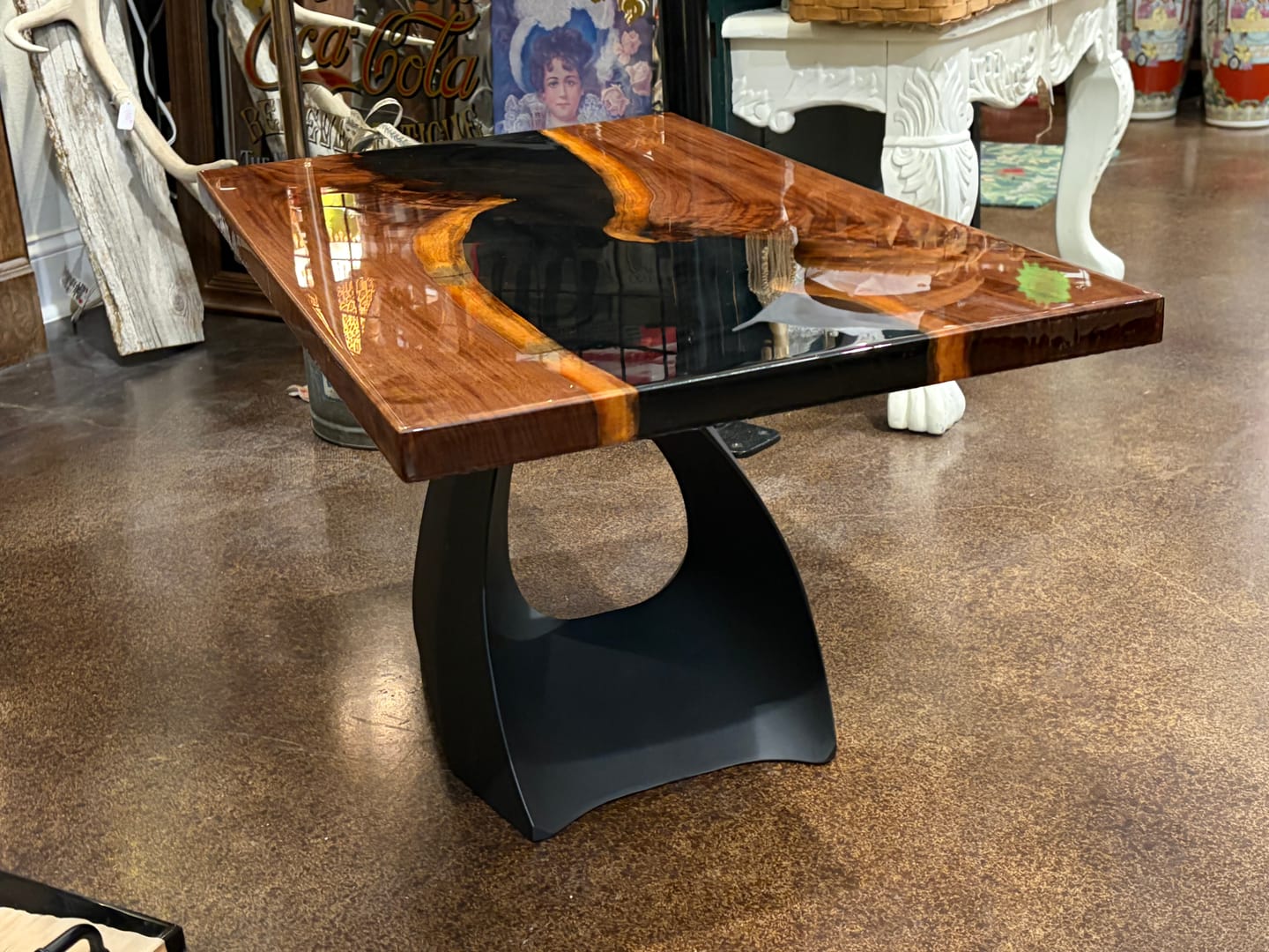 Customer photo review of 121 Tulipe 16" Black Metal Base for Coffee Table