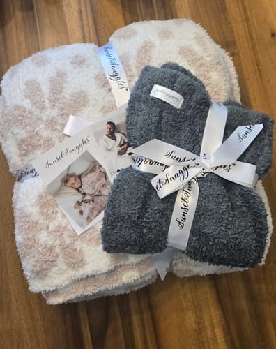 Customer photo review of Daisy Print Blushing Beige and White Extended Throw