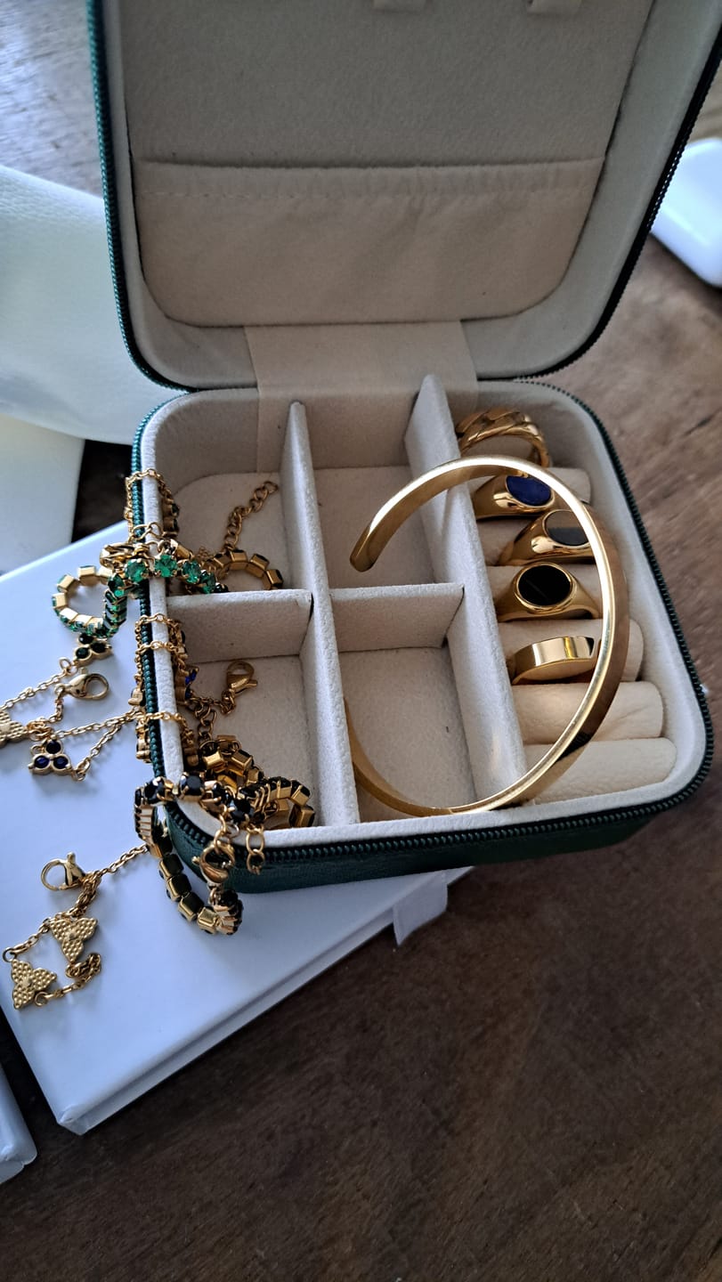 Customer photo review of Unisize Bracelet (Gold)