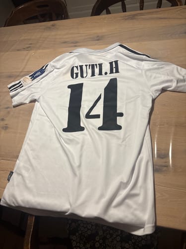 Customer photo review of Guti Hernández Real Madrid 2002–2003 Home Retro Football Jersey Kit
