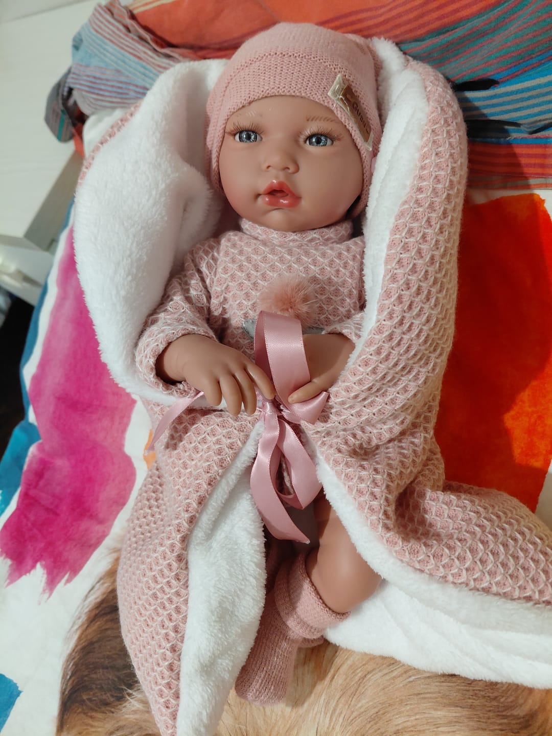 Customer photo review of Bambola Reborn femmina Blanca 38cm – tutina, cappello e coperta di lana rosa