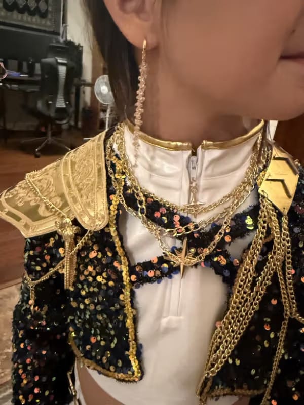 Customer photo review of Déguisement Enfant Golden Tenue Noire Costume