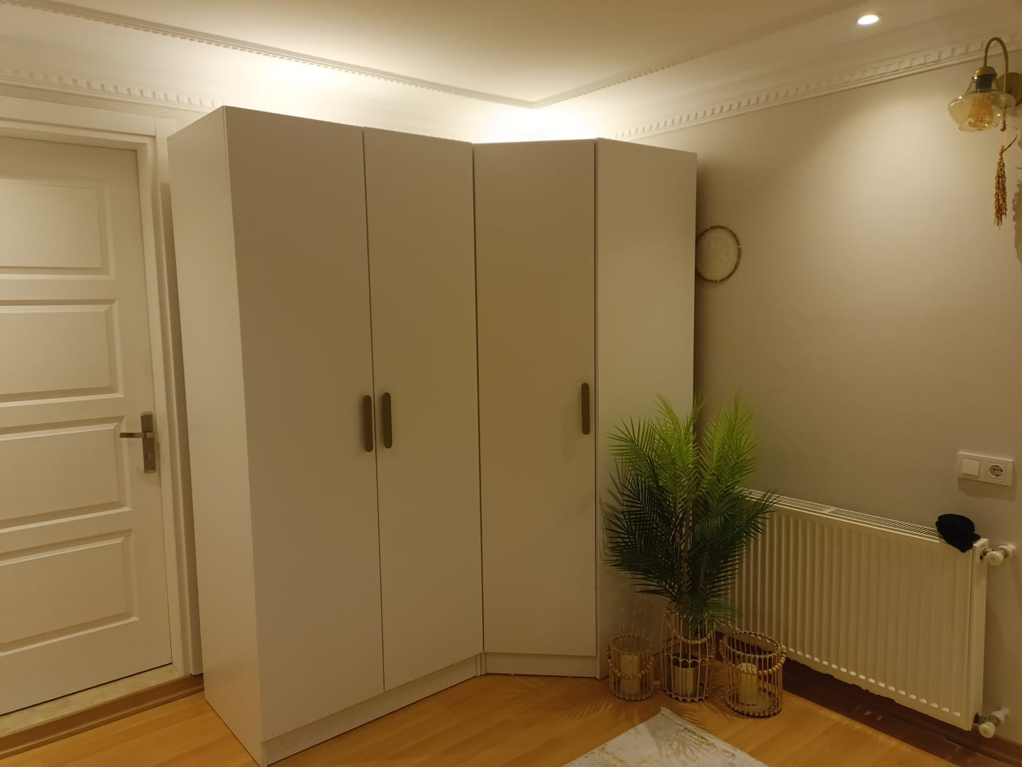 Customer photo review of Rani BA159  Gardırop 2 Kapaklı Raflı 2 Askılı Elbise Dolabı Beyaz