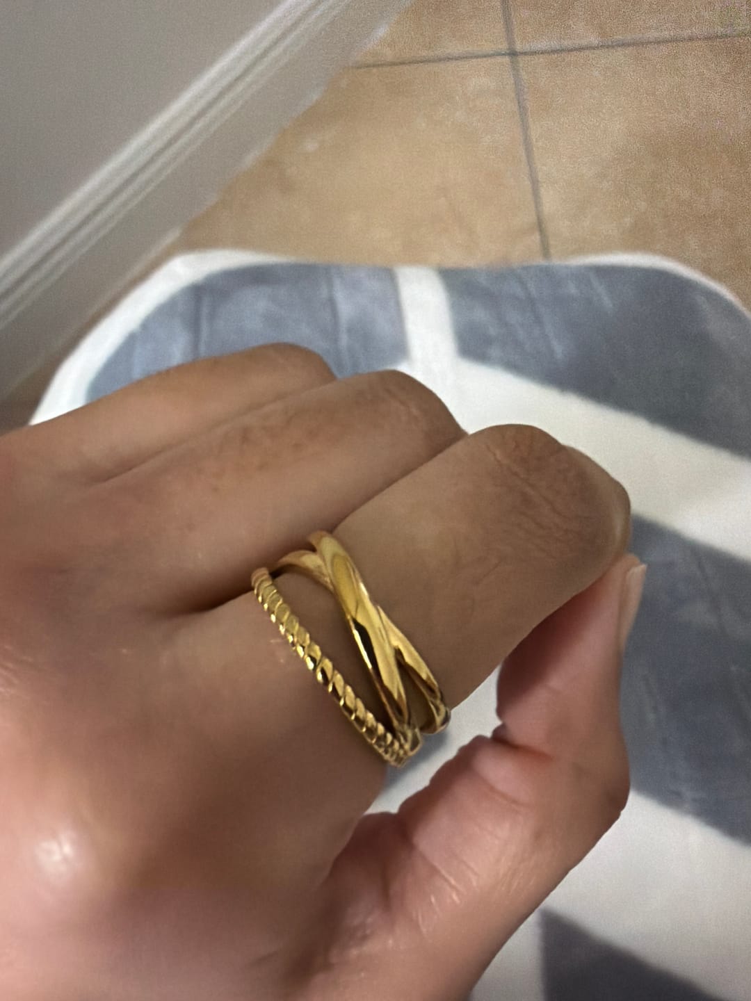 Customer photo review of Ara Twisted Crossed Ring