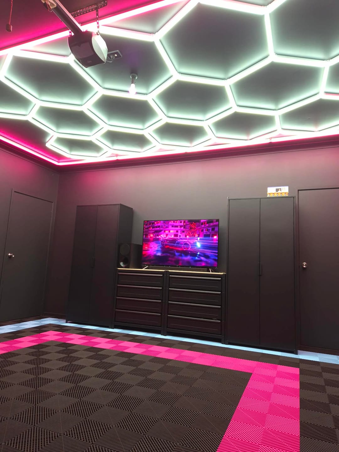 Customer photo review of AMAZING COLOUR HEX 14 GRID with Pink Border Hexagon LED Lights ATL40 Australian Certified!