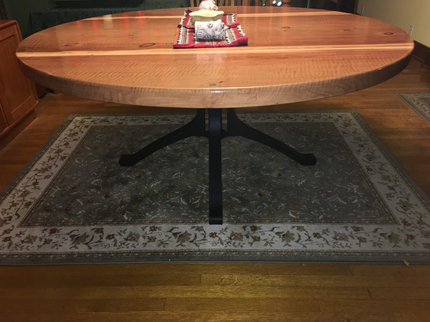 Customer photo review of Table Base 213 Wishbone 28" H for Round Dining Tabletop