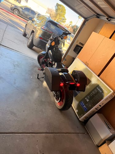 Customer photo review of 28L - Panzer Medium Quick-Mount Harley Softail Fat Bob FXFB/S Leather Saddlebags