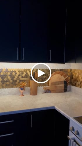 Customer video review of Hexagon gold selvklebende veggfliser