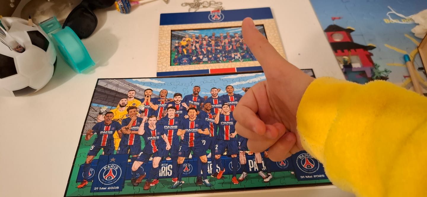 Customer photo review of Équipe Paris Saint-Germain® "Triplé Historique" – Puzzle en Bois