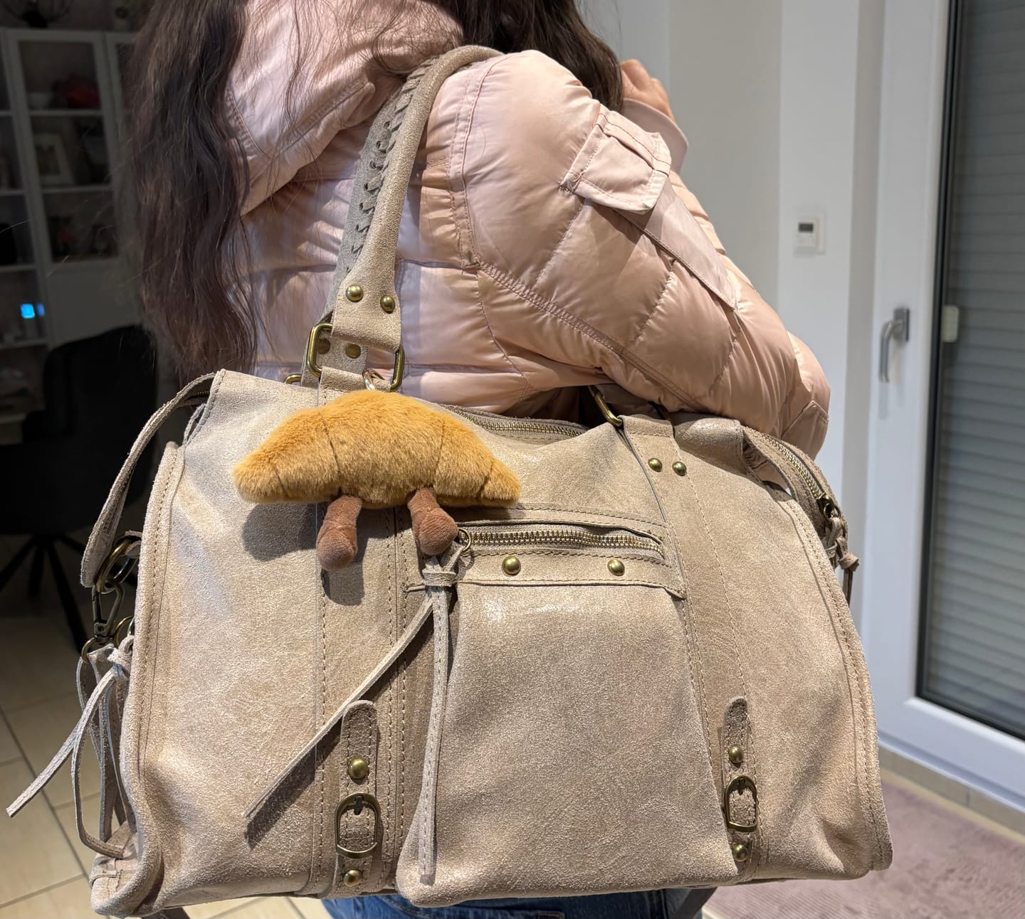 Customer photo review of It girl bag Cremé
