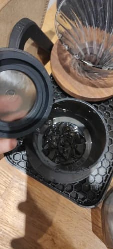 Customer photo review of TIMEMORE Gotero de agua SimpleDrip con tapa, 13 agujeros para descarga uniforme de agua, mantiene un flujo constante y estable de agua