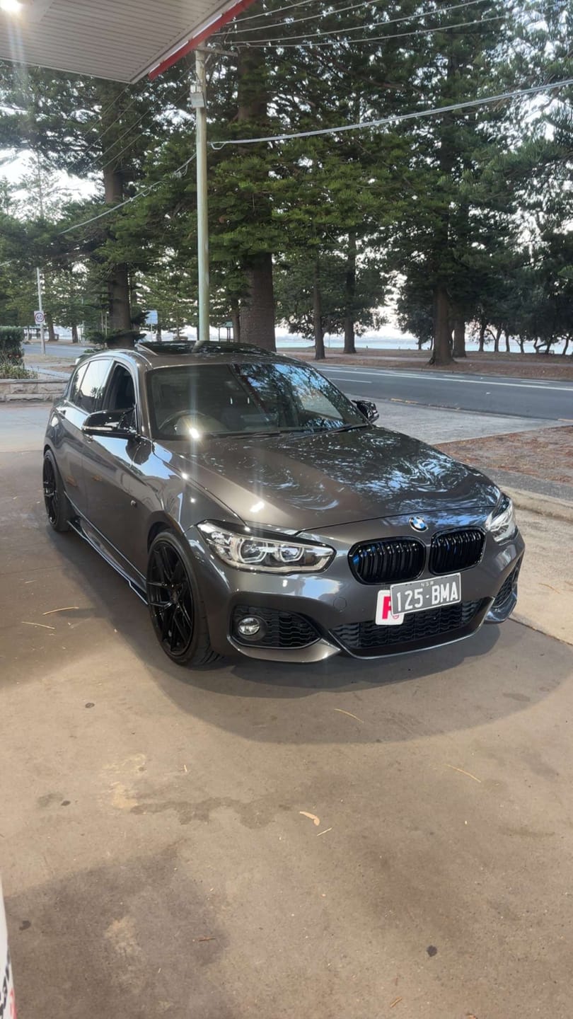 Customer photo review of ABS Glossy Black Front Grille for BMW 1 Series【F20 LCI/LCI-2 M140i M135i 125i 120i 118i/d】【2015-2019】