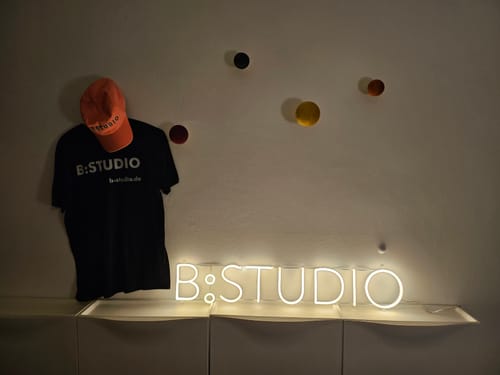 Customer photo review of LED-Neon Schriftzug B:STUDIO