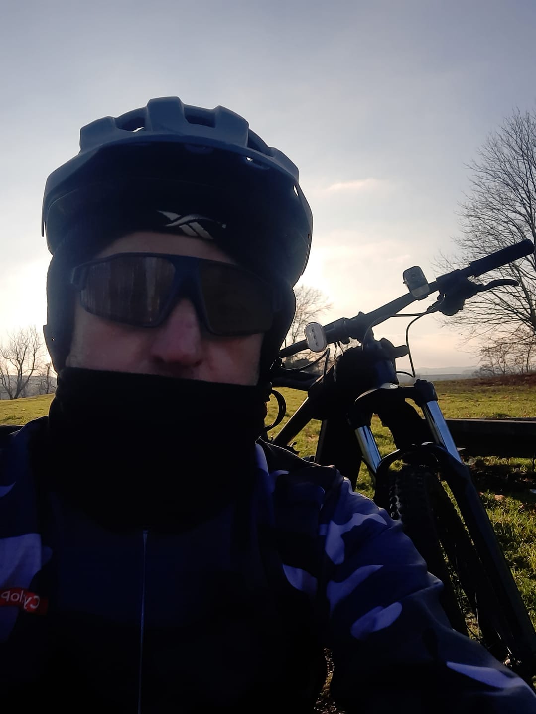 Customer photo review of Lunettes Vélo Photochromiques bleue - Ascension+