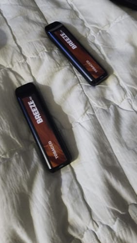 Customer photo review of Breeze Pro Disposable Vape