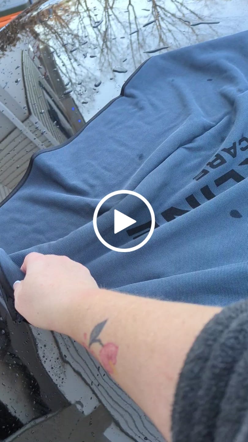 Customer video review of BLACKLINE® SLIM TWISTED-LOOP DRYING TOWEL