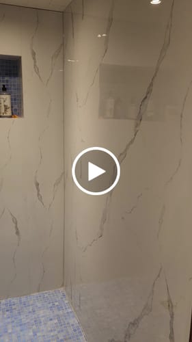 Customer video review of Panneau PVC Effet Marbre Blanc – Étanche Salle de Bain / Douche