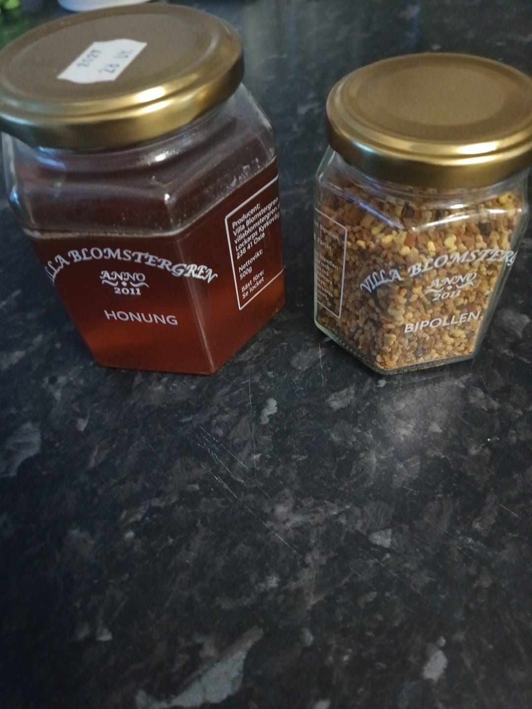 Customer photo review of 2 kg flytande honung + 110g bipollen för 599kr ink. fri frakt!