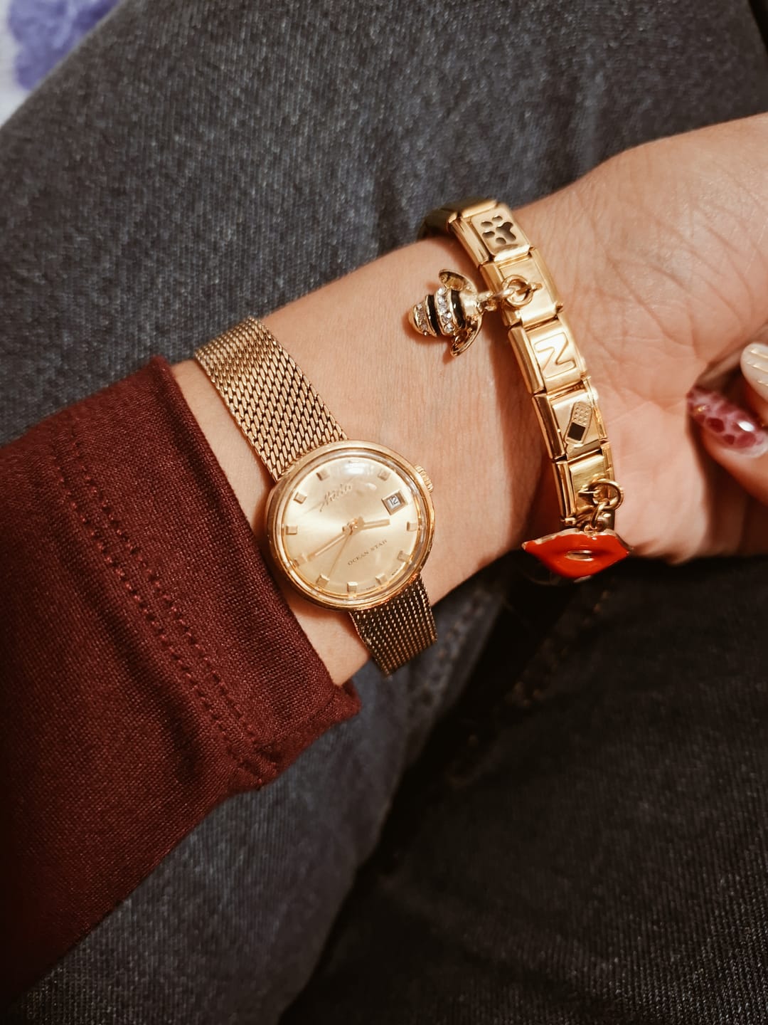 Customer photo review of Charm Colgante abeja dorada