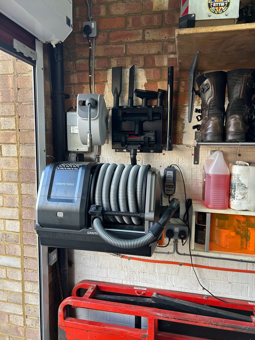 Customer photo review of Grandstorm Retractable Vacuum Cleaner