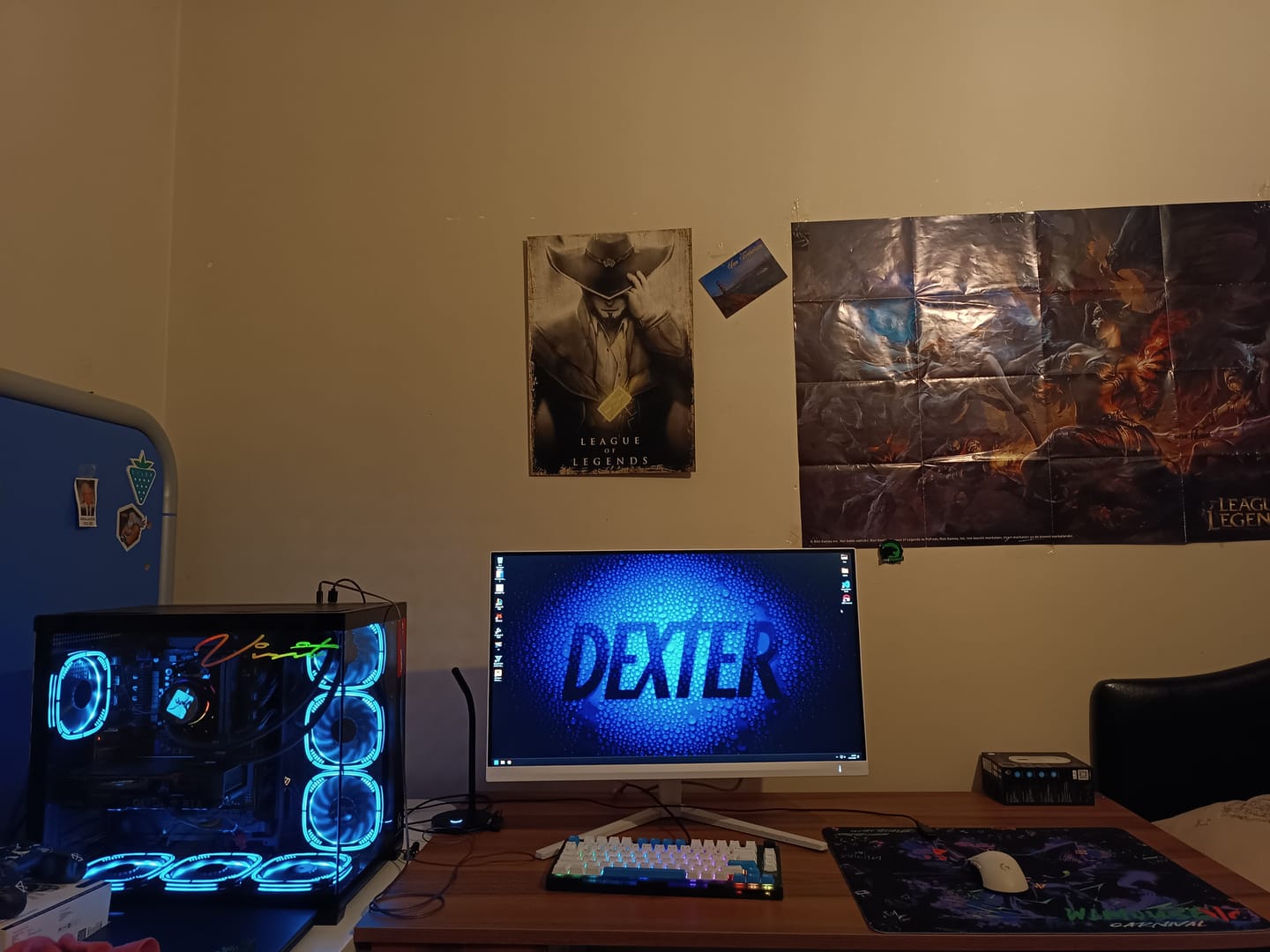 Customer photo review of WLMouse Cyber Grafitti Poron Mousepad