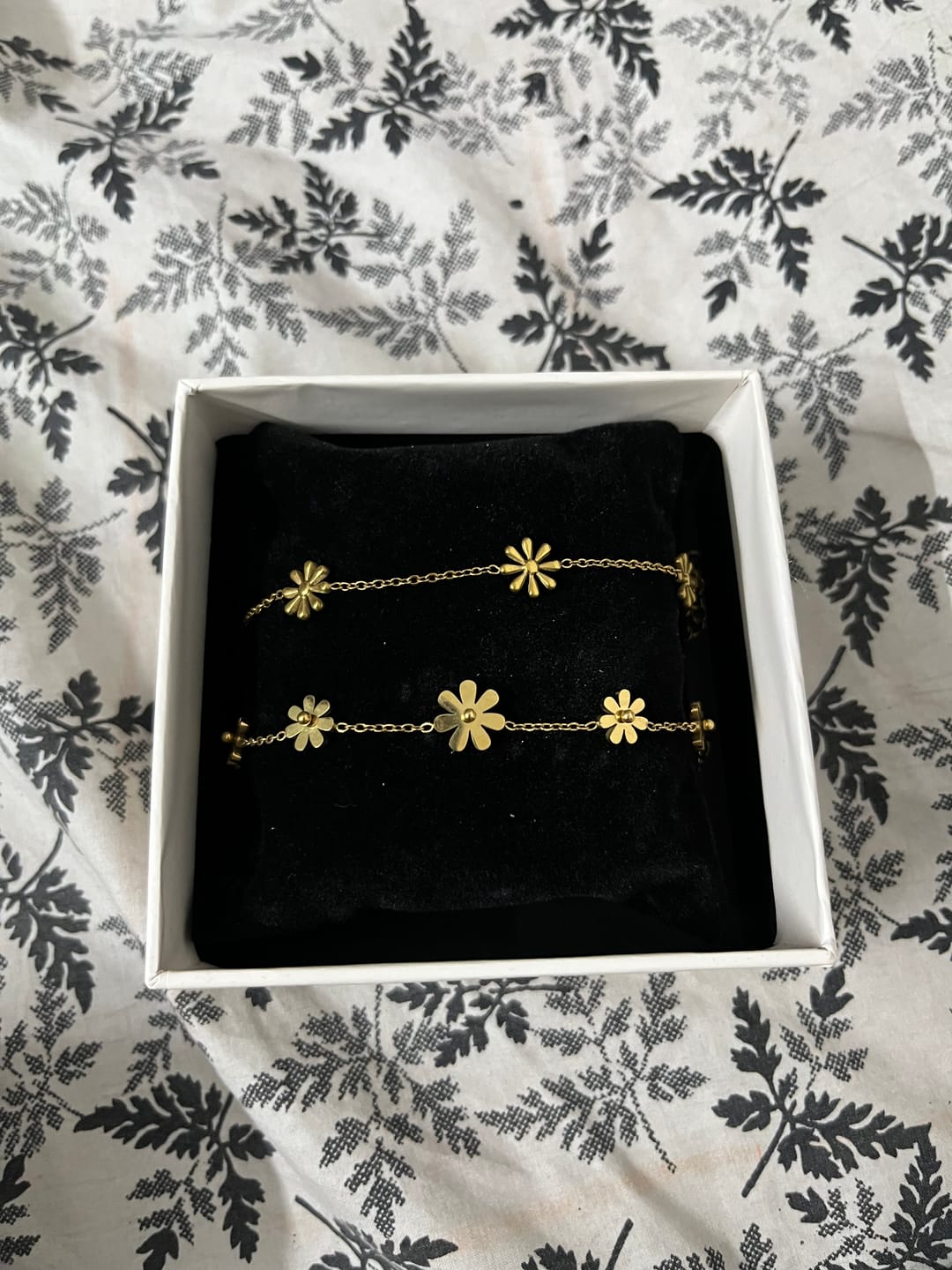 Customer photo review of Daisy Link Bracelet
