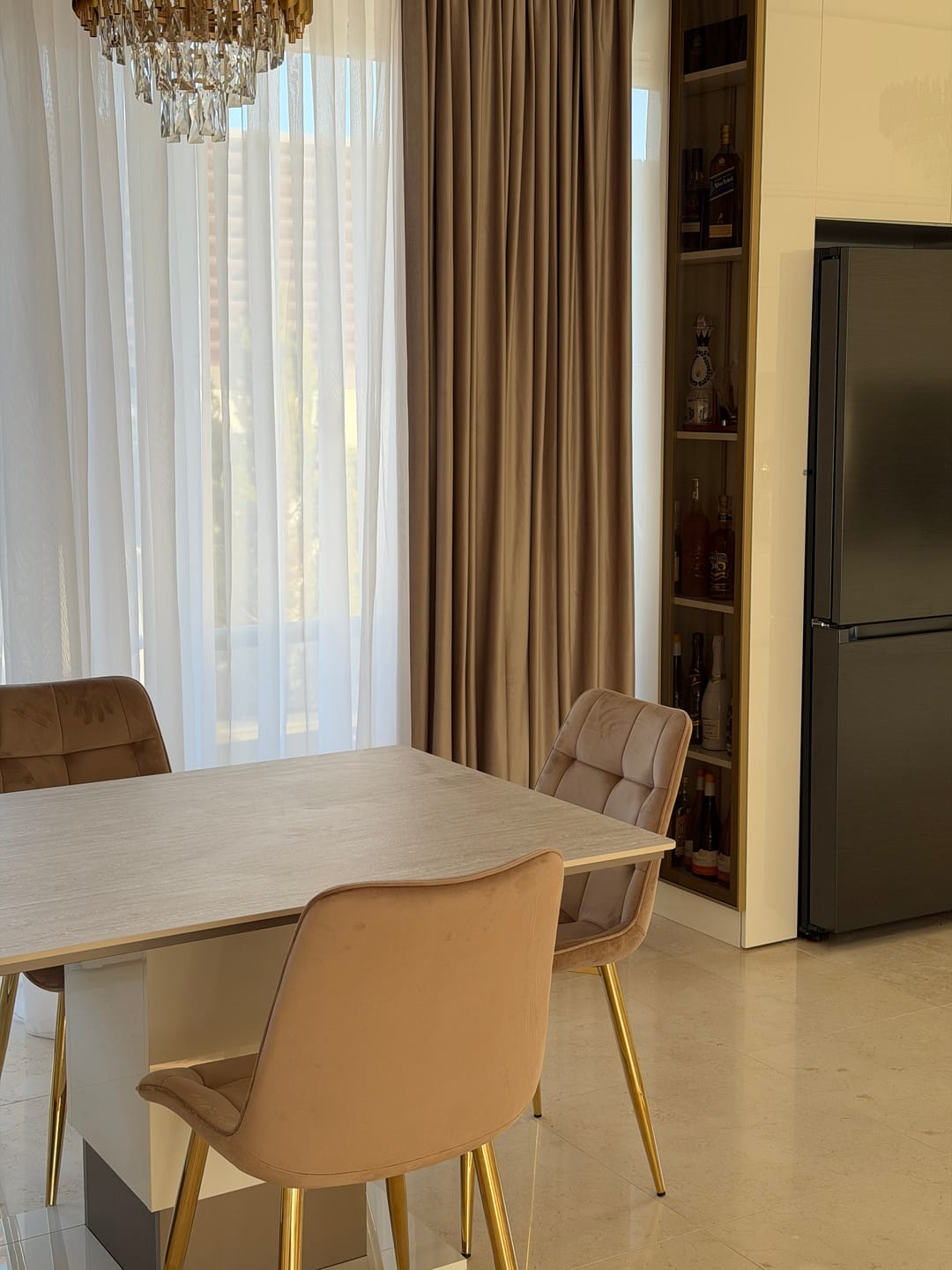 Customer photo review of Scaun CHIC bej/auriu, stofa catifelata/metal, 50x43x88 cm