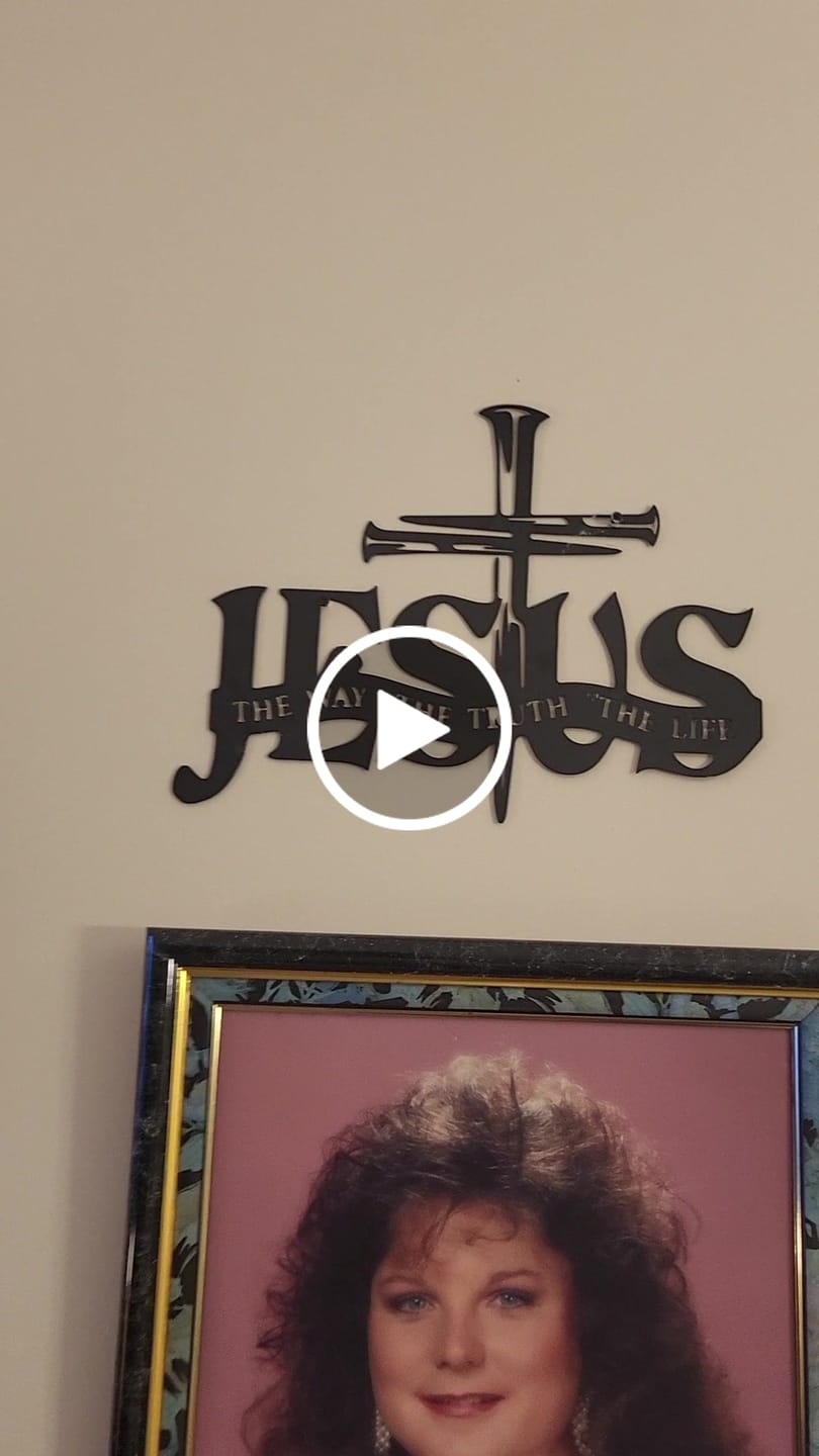 Customer video review of Christianartworkshop Faithful Jesus & Cross Design Metal Wall Decor Home Decoration