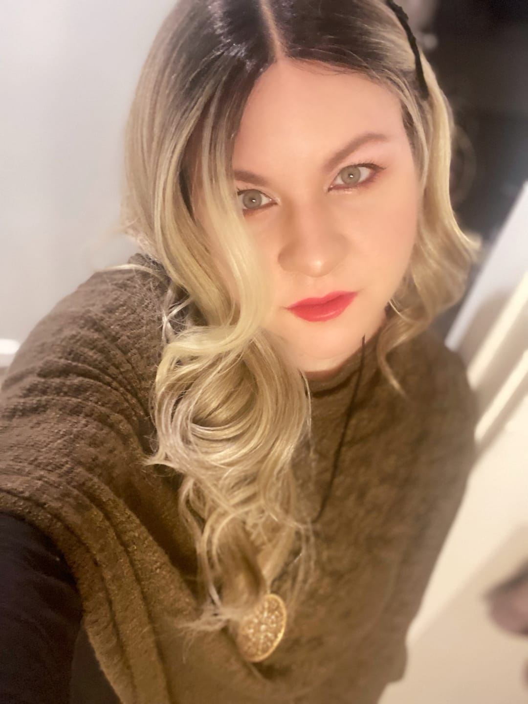 Customer photo review of Sensationnel Glamzy Glueless V-Part HD Lace Parting Wig - THALIA