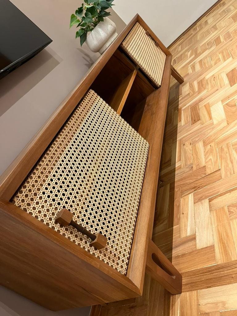 Customer photo review of Rack de Madeira Maciça Demolição Perdizes Com Duas Portas de Correr Em Palhinha Natural Indiana