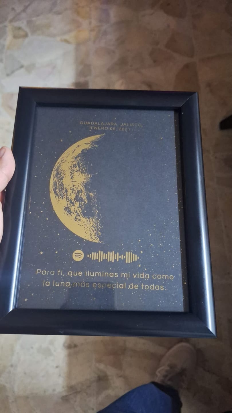 Customer photo review of Mapa Lunar Holográfico