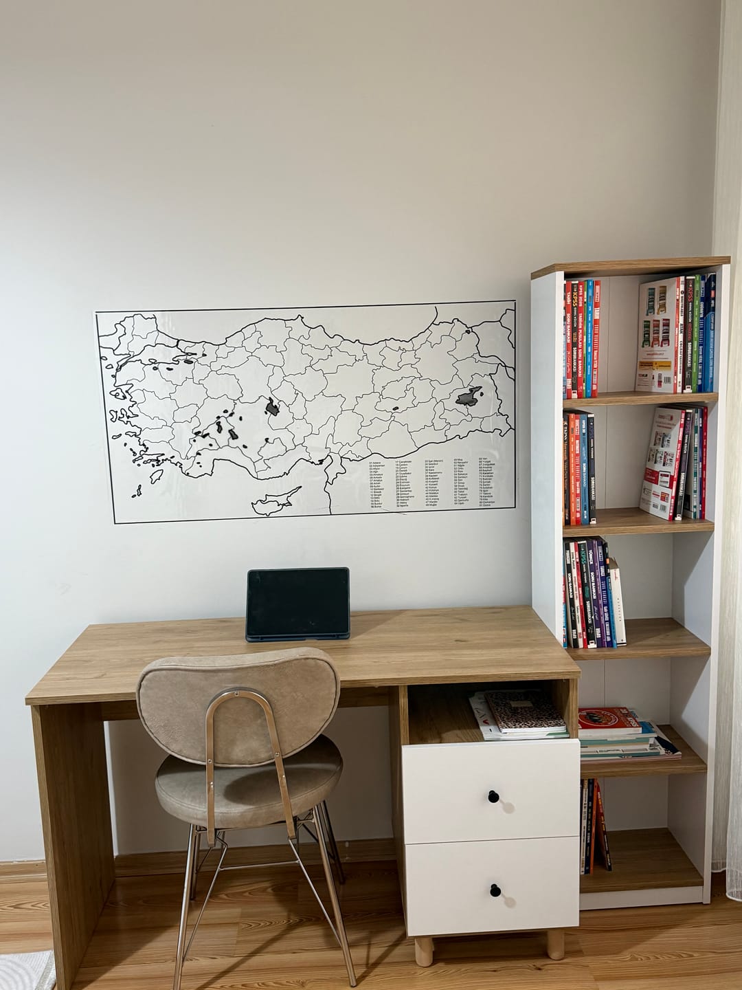 Customer photo review of Rani HA109 Çekmeceli Çalışma Ofis Bilgisayar Masası Sepet Ceviz - Beyaz