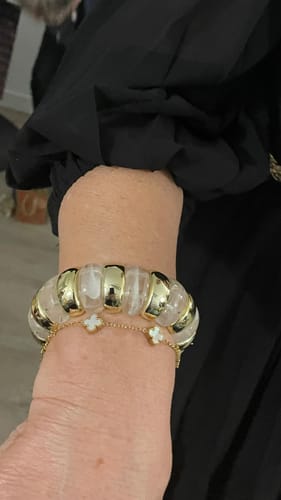 Customer photo review of Bracelet trèfle à quatre feuilles avec gravure