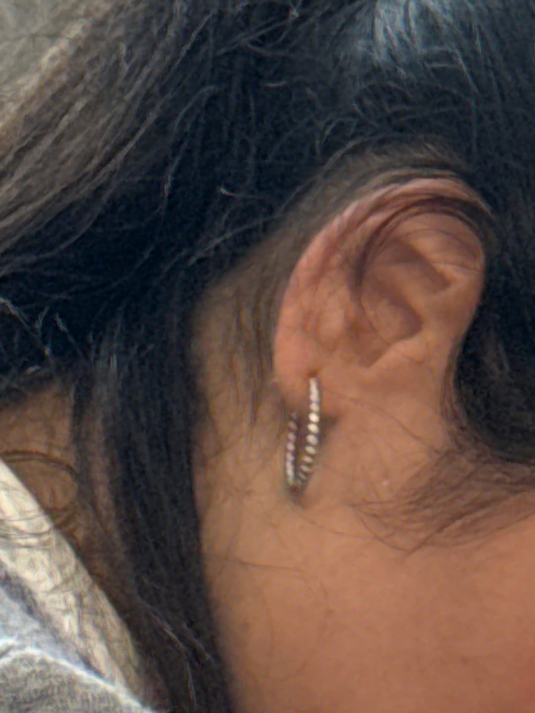 Customer photo review of Pendientes Aros Bolas