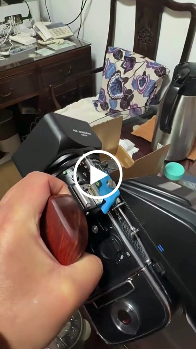 Customer video review of Handcrafted Wooden Grip for Hasselblad 503 907 - Premium Camera Accessory