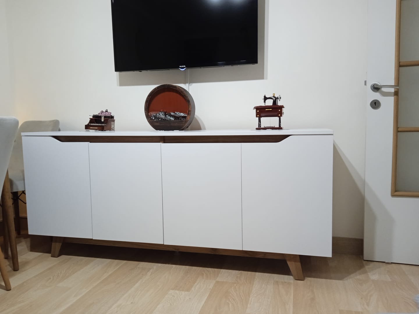 Customer photo review of Rani GD102 Modern Ayaklı Konsol Beyaz - Minyatür Ceviz