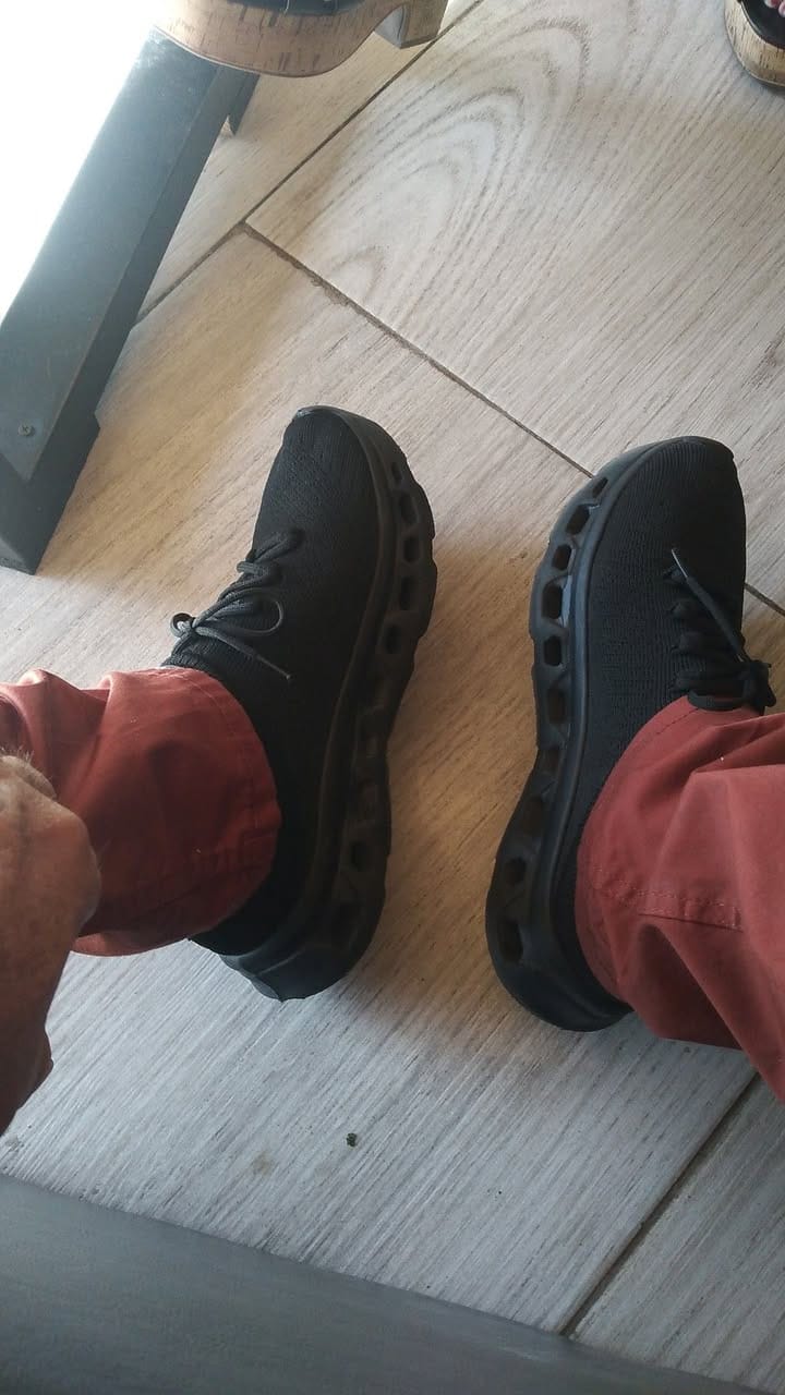 Customer photo review of GUFFO NOVA | Tenis ergonómicos de alto confort