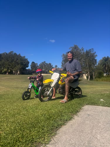 Customer photo review of Takani Electric Balance Bike 12'' - TK1224-RS Sparkle Green